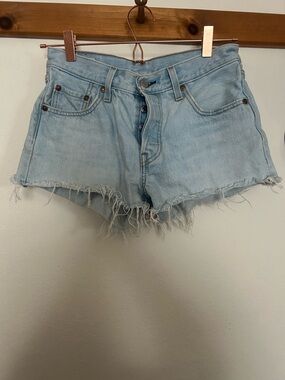 Light wash Levi shorts